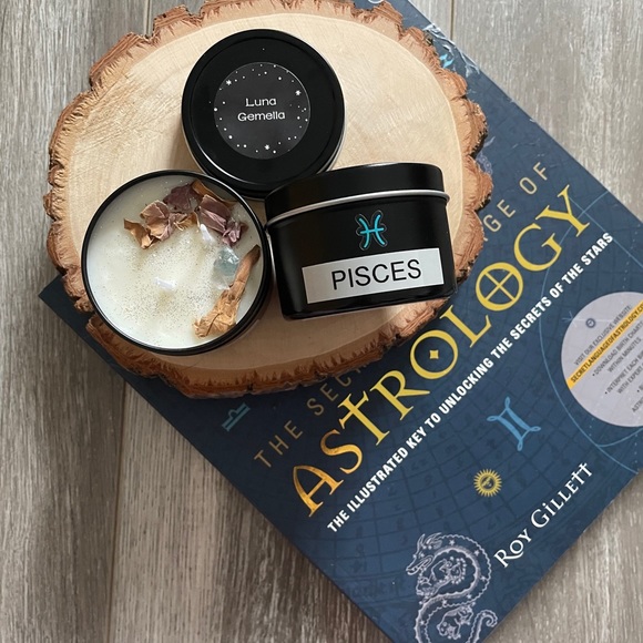 *Pisces* Soy Wax Candle - Picture 2 of 5